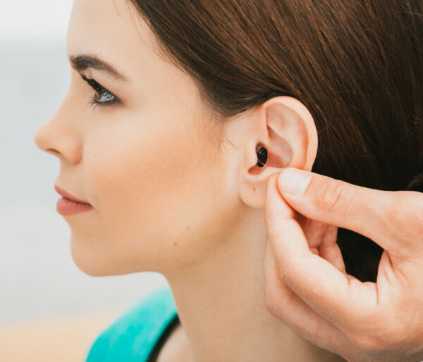 What's the Difference Between a Hearing Aid Specialist and the Best Audiologist